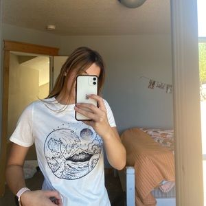 White and black waves t shirt